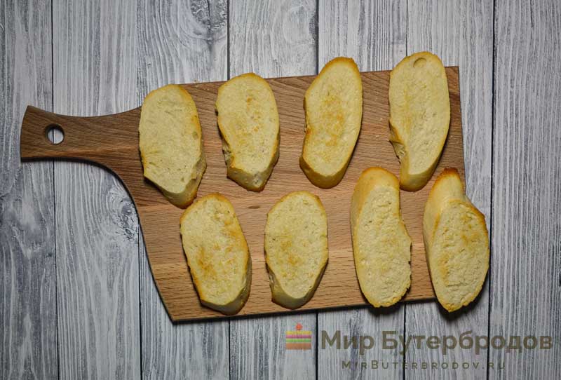 Багет из духовки - Бутерброды с помидорами, сыром и чесноком